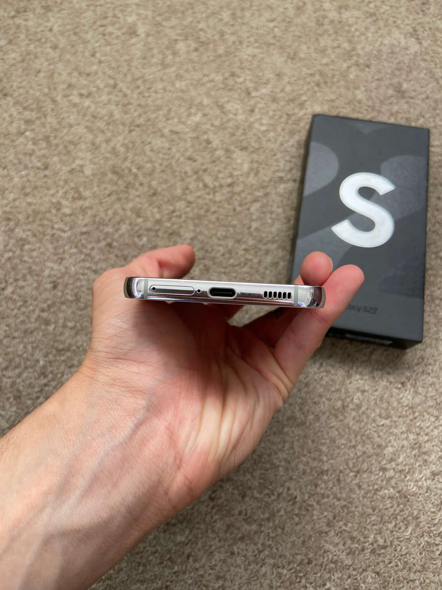 Samsung S22 5G 256gb Dual SIM with box and 2 green lines on screen