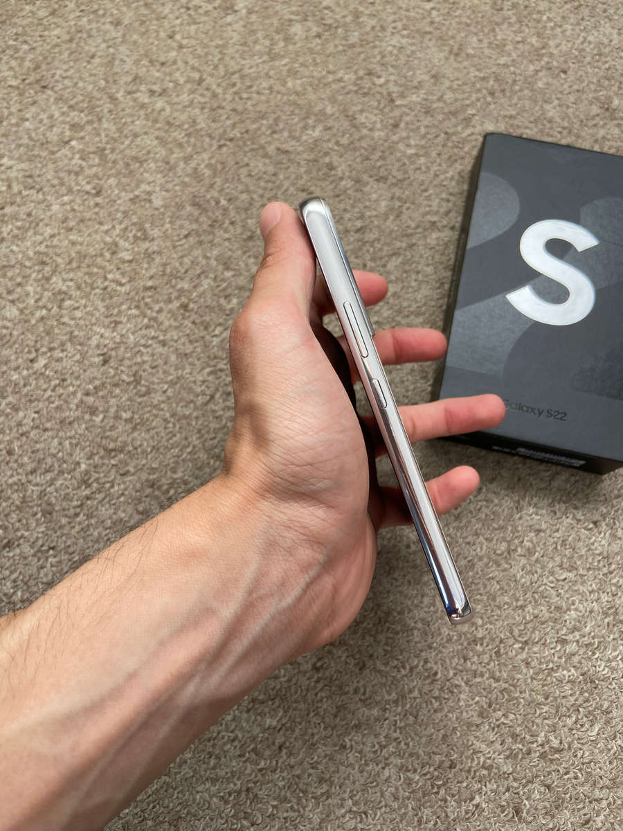 Samsung S22 5G 256gb Dual SIM with box and 2 green lines on screen