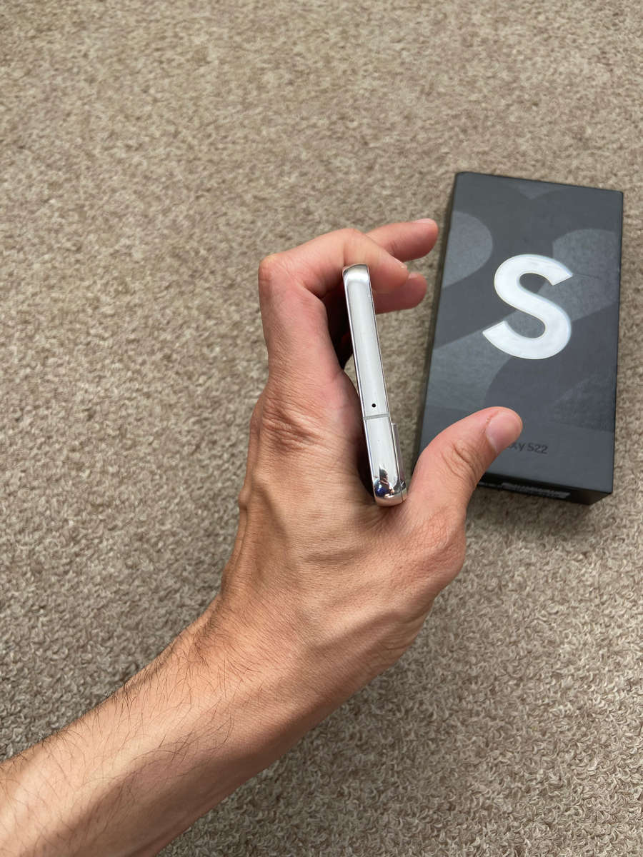 Samsung S22 5G 256gb Dual SIM with box and 2 green lines on screen