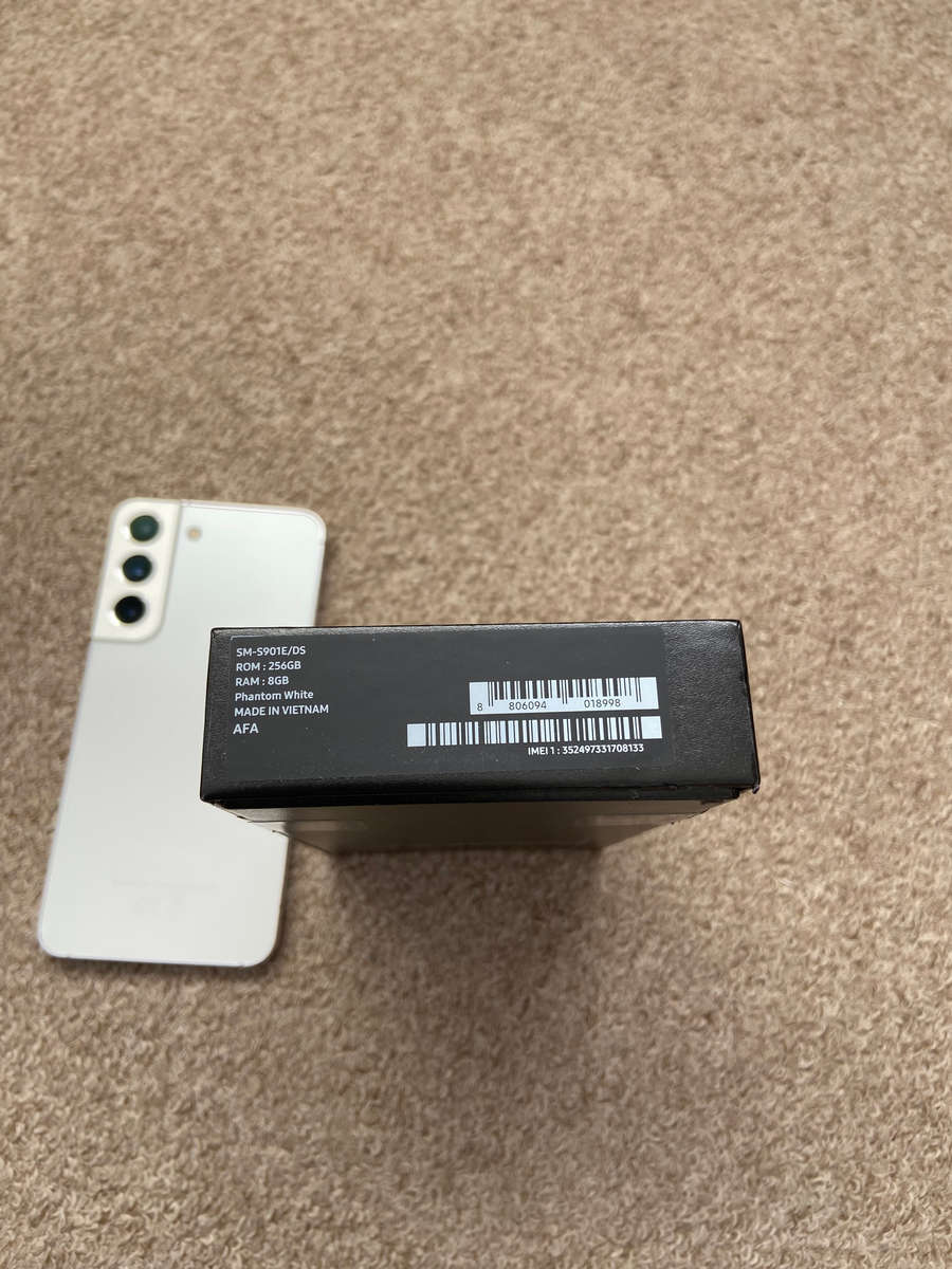 Samsung S22 5G 256gb Dual SIM with box and 2 green lines on screen