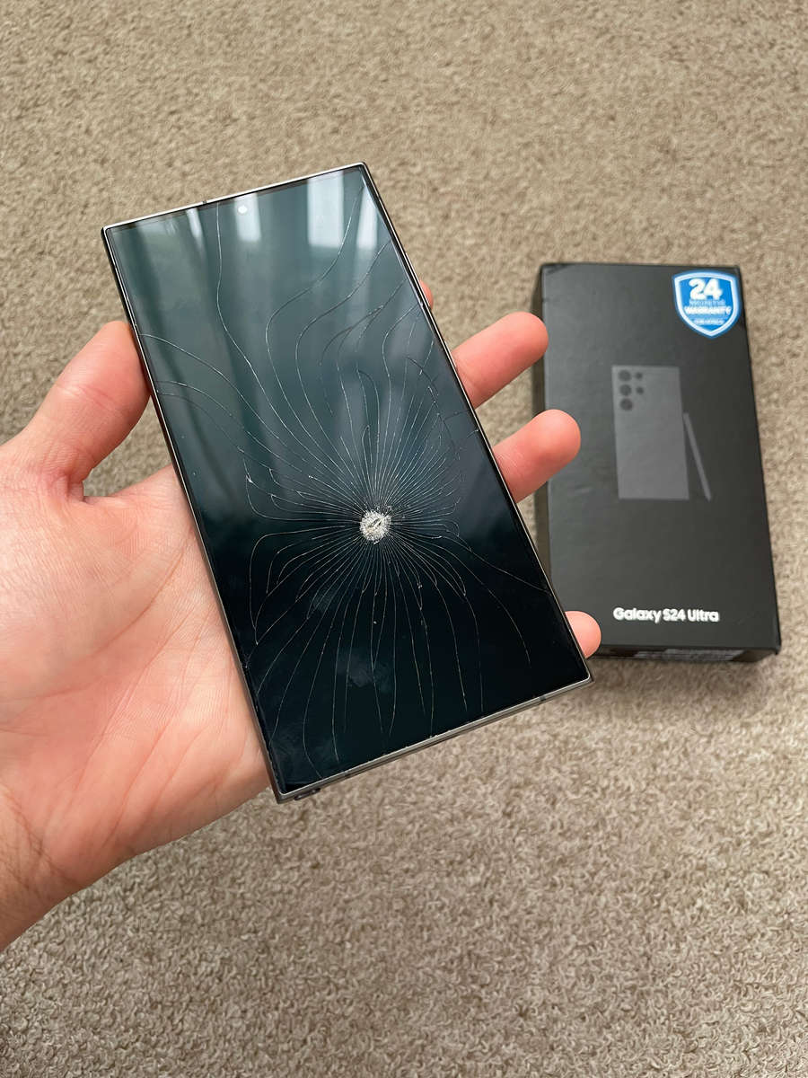 Samsung S24 Ultra 256gb 12gb ram Dual sim with box and cable cracked screen