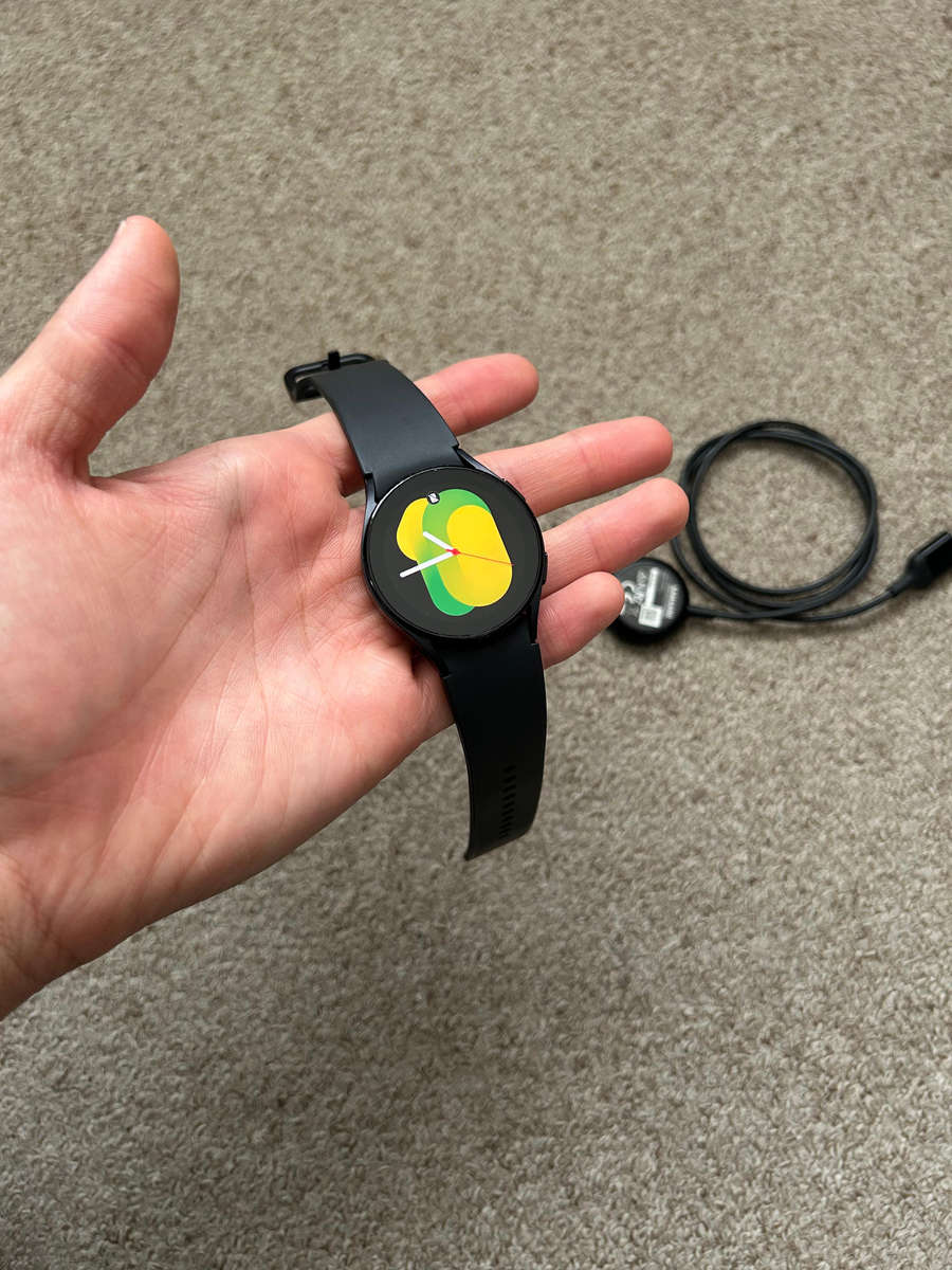 Samsung Galaxy Watch 5 40mm Good condition with charger