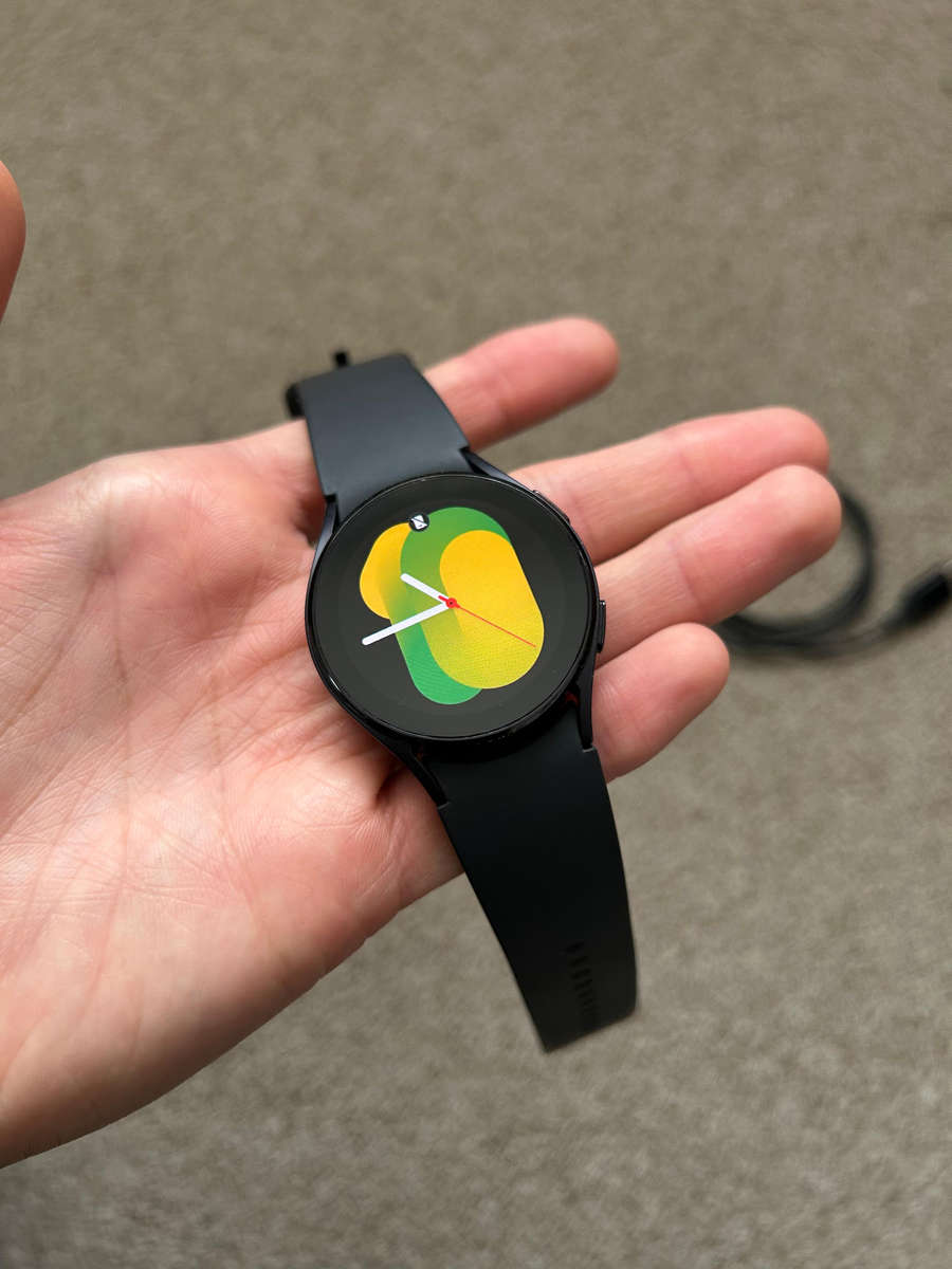 Samsung Galaxy Watch 5 40mm Good condition with charger