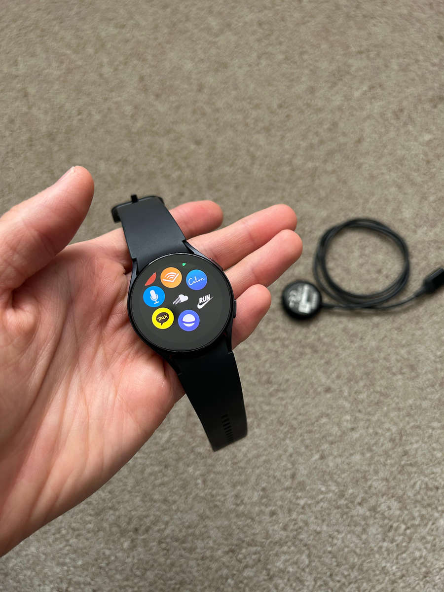 Samsung Galaxy Watch 5 40mm Good condition with charger