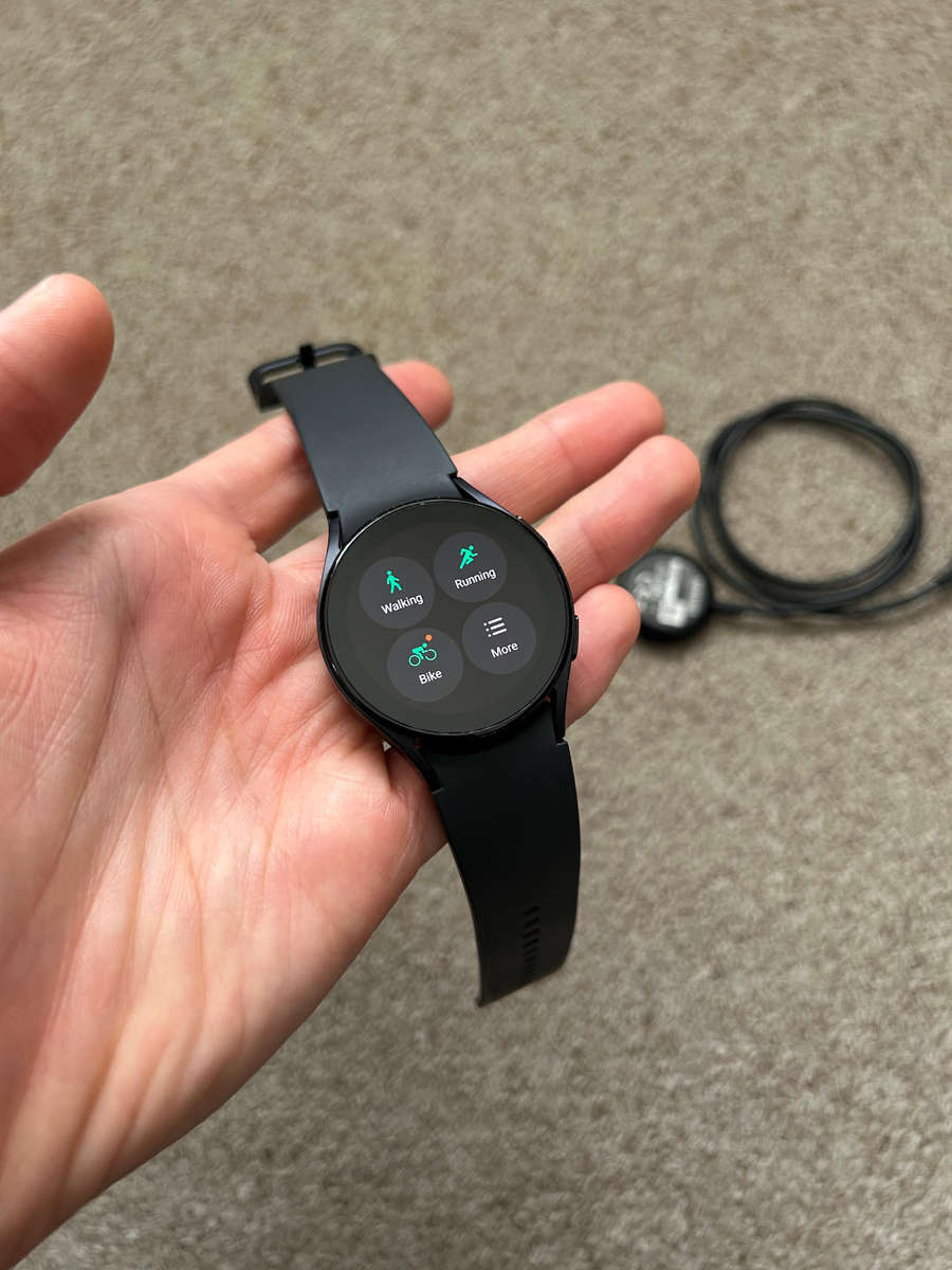 Samsung Galaxy Watch 5 40mm Good condition with charger