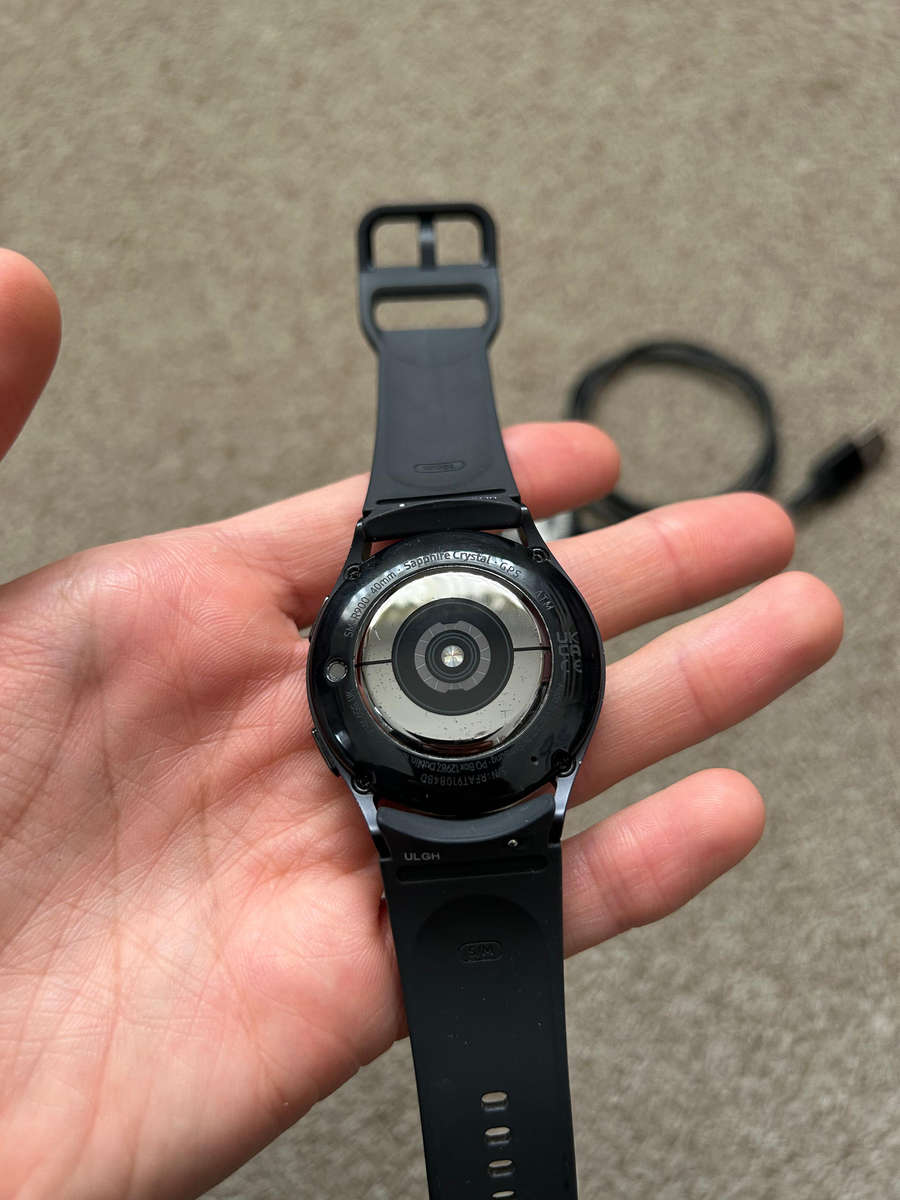 Samsung Galaxy Watch 5 40mm Good condition with charger