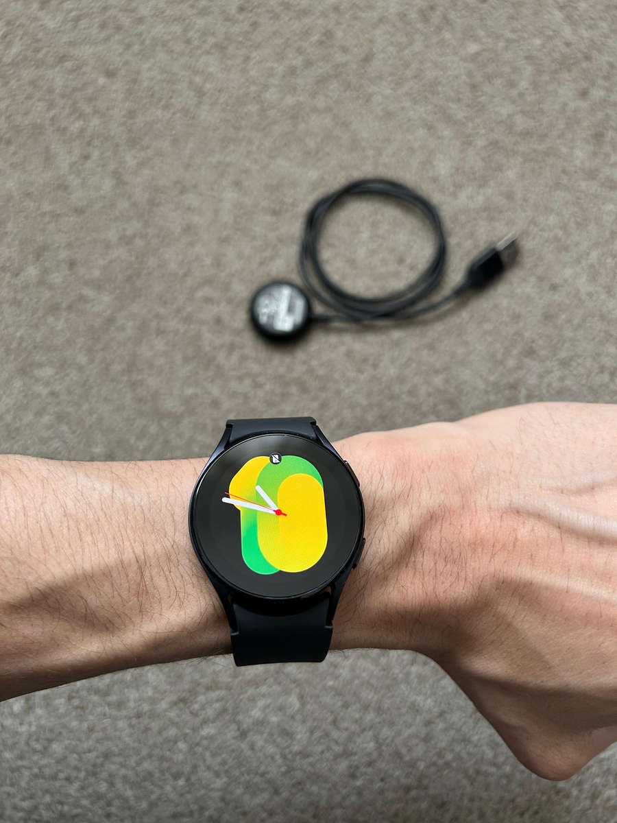 Samsung Galaxy Watch 5 40mm Good condition with charger