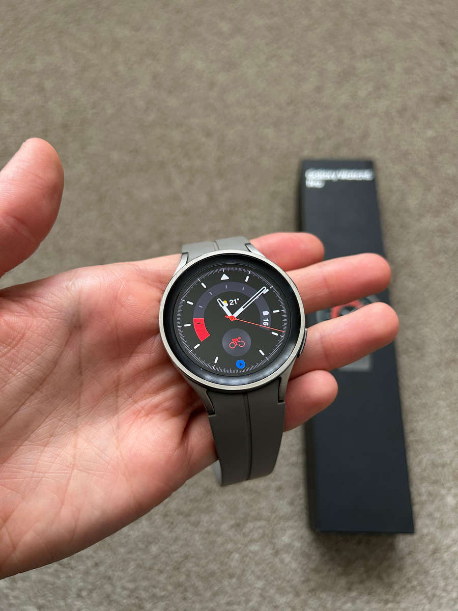 Samsung Galaxy Watch 5 Pro LTE 45mm Titanium Gray with box and charger
