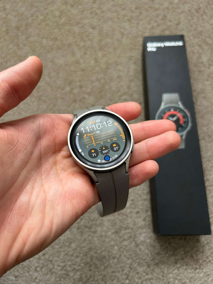 Samsung Galaxy Watch 5 Pro LTE 45mm Titanium Gray with box and charger