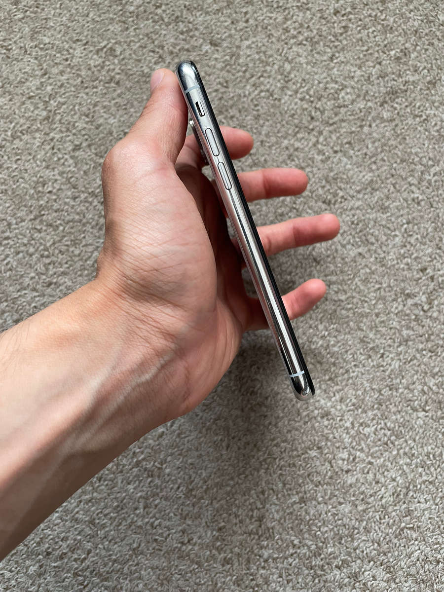 iPhone X 64GB Good condition screen locked