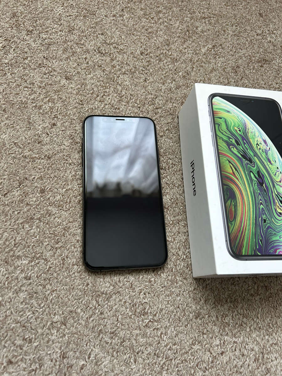 iPhone XS 64GB Dual sim with box