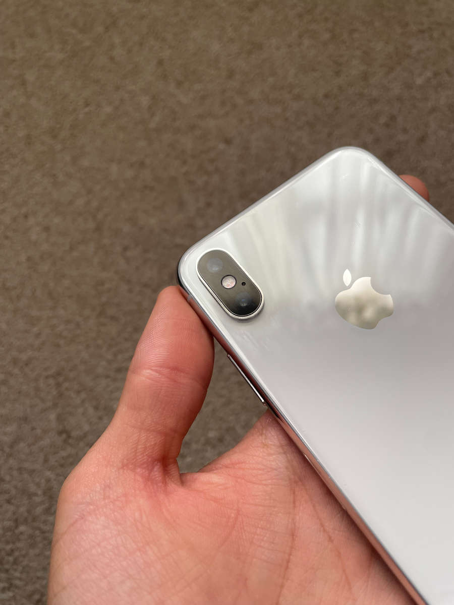 iPhone X 64GB Good condition screen locked