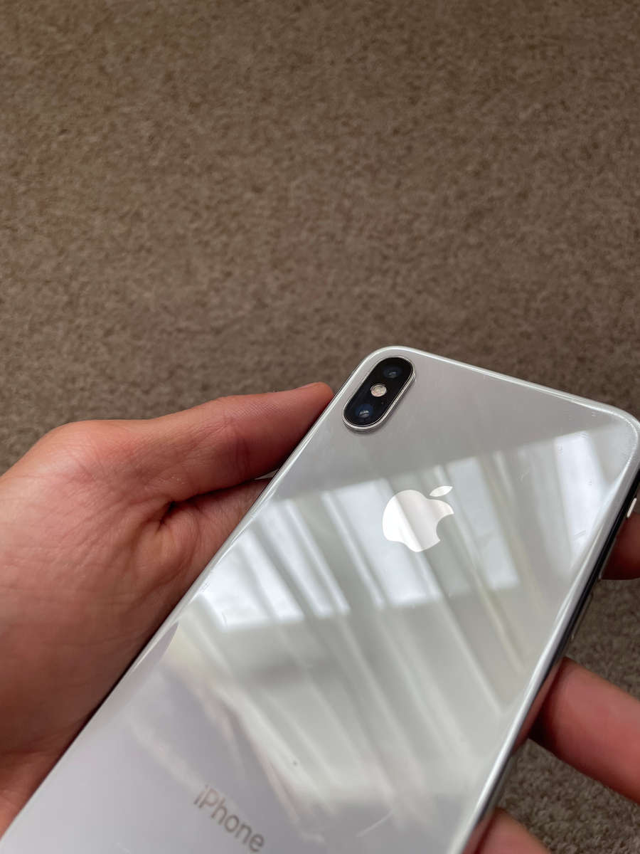 iPhone X 64GB Good condition screen locked
