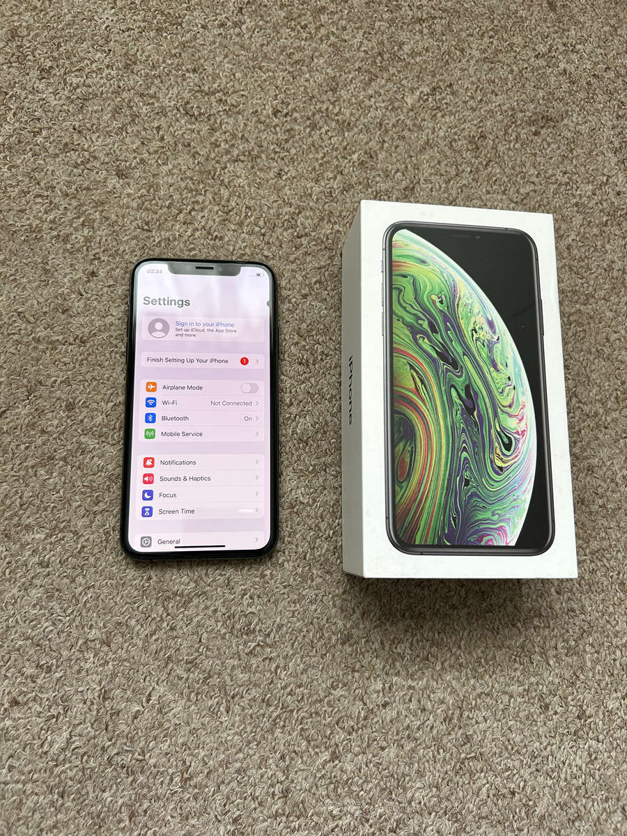 iPhone XS 64GB Dual sim with box