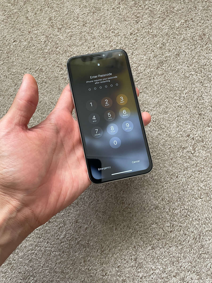 iPhone X 64GB Good condition screen locked