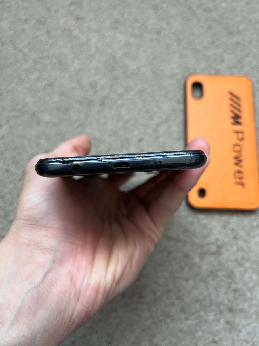 Samsung A10 32gb 2gb ram with cover