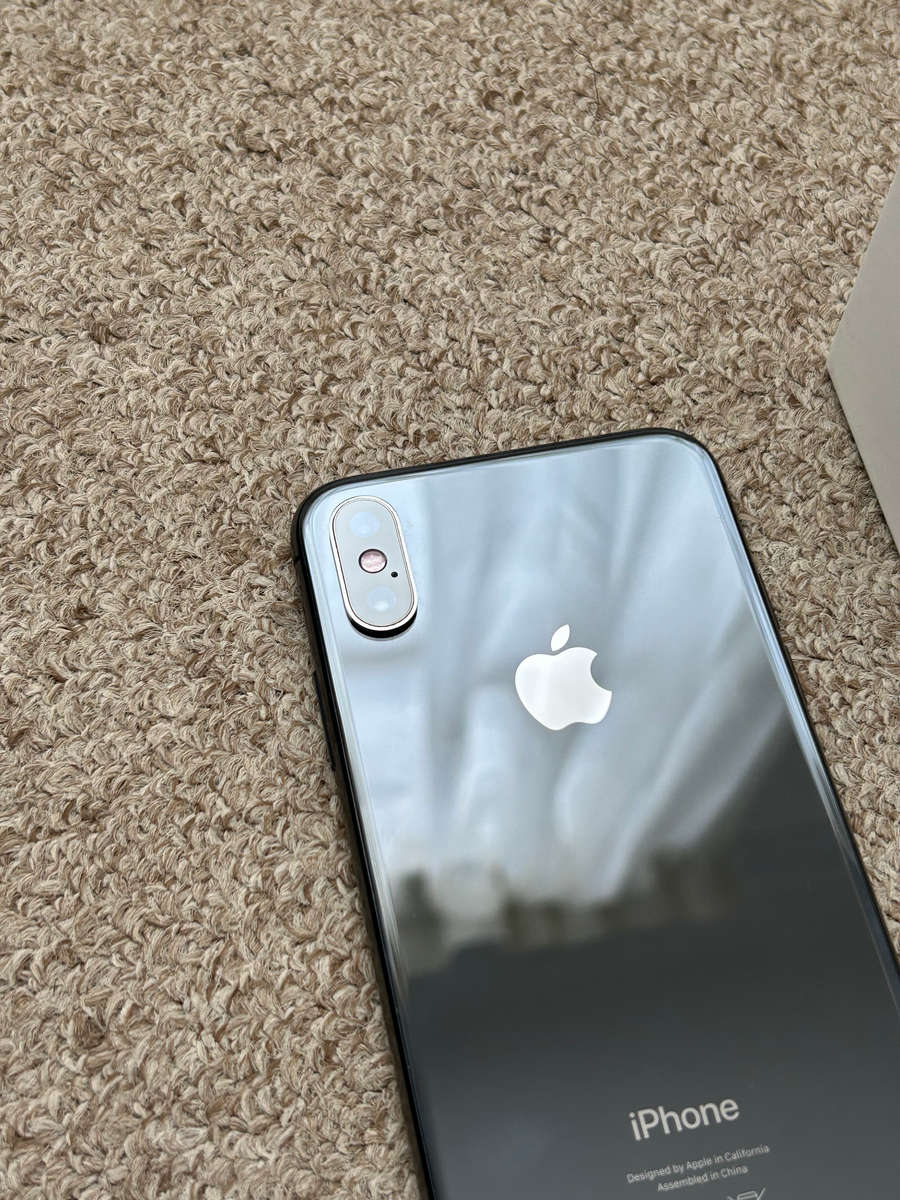 iPhone XS 64GB Dual sim with box