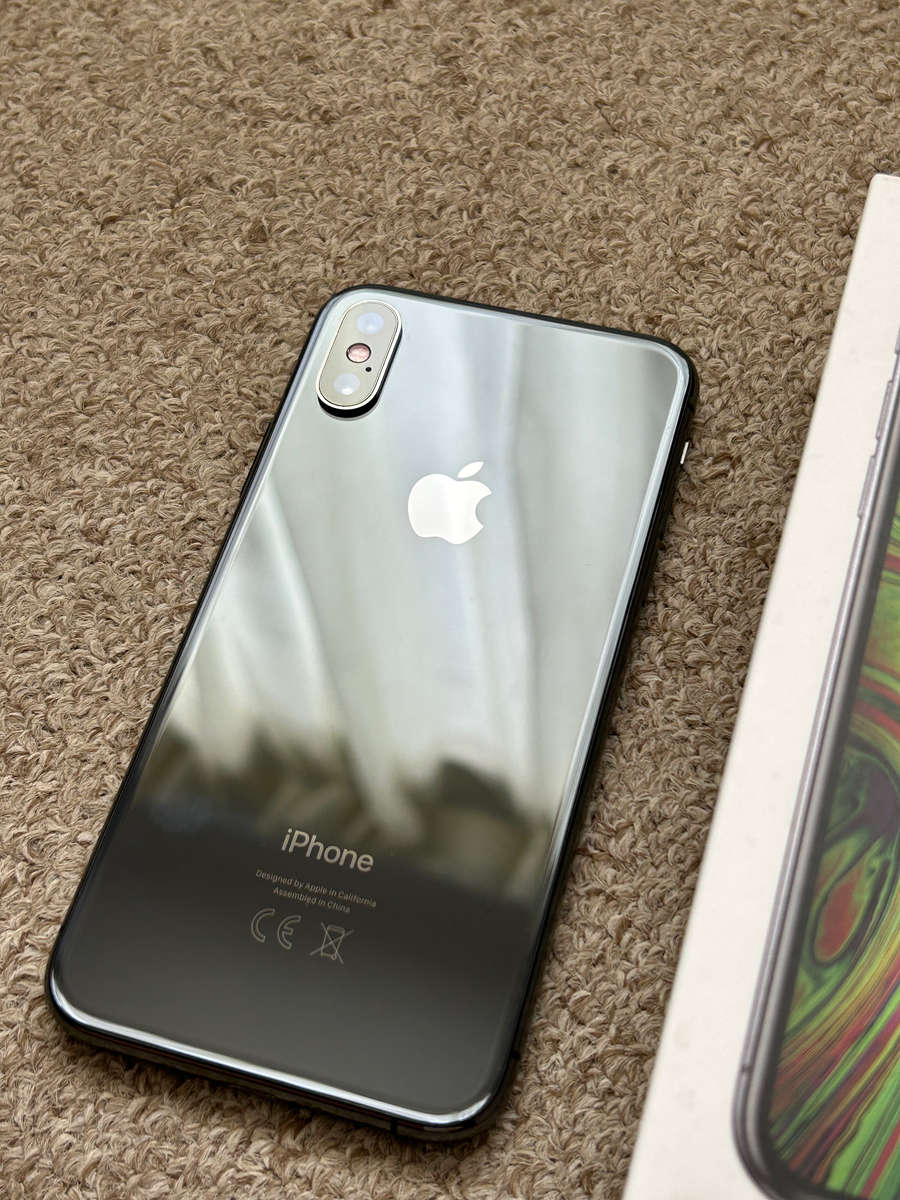 iPhone XS 64GB Dual sim with box