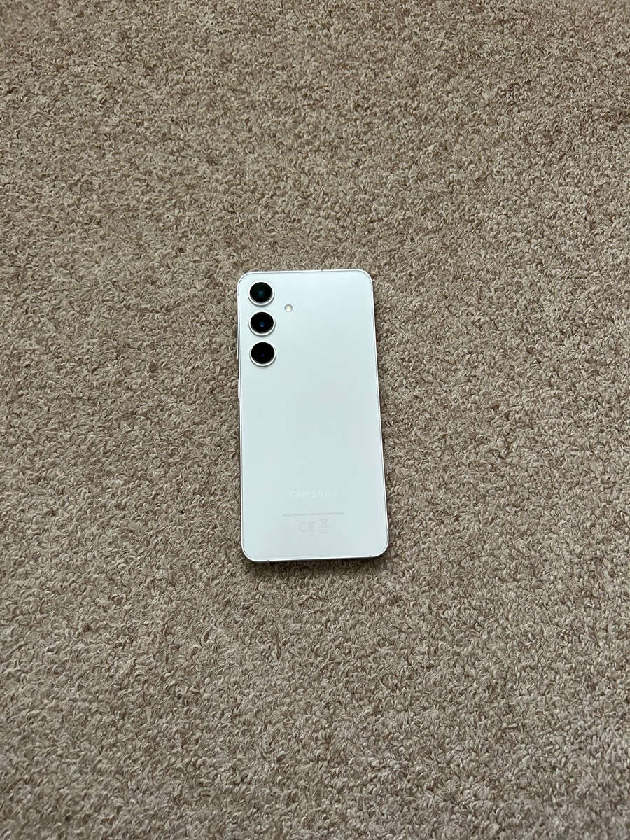 Samsung S24 256gb Dual sim 8gb ram Immaculate condition like new