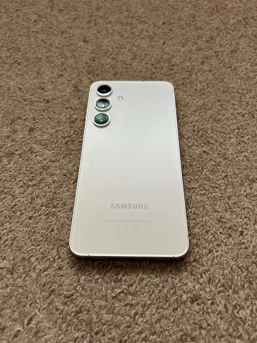 Samsung S24 256gb Dual sim 8gb ram Immaculate condition like new