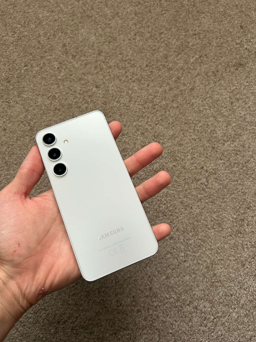 Samsung S24 256gb Dual sim 8gb ram Immaculate condition like new