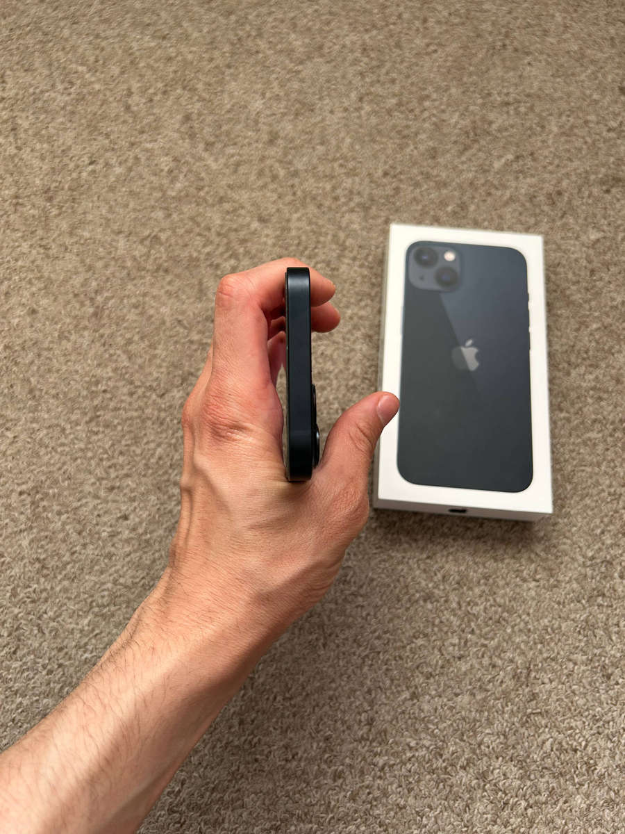 iPhone 13 128gb Dual sim Immaculate condition with box and cable 100 battery health