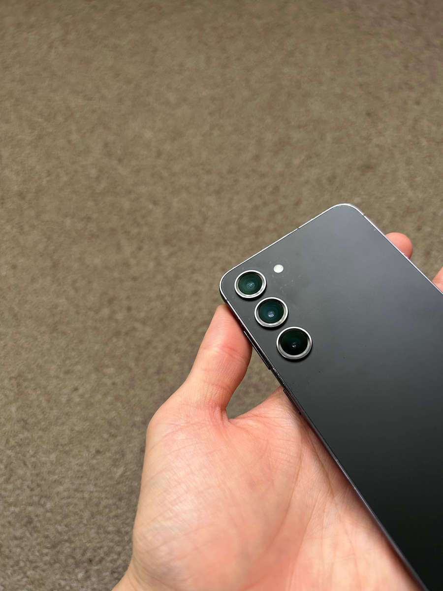 Samsung S23 256gb Dual sim 8gb ram - black