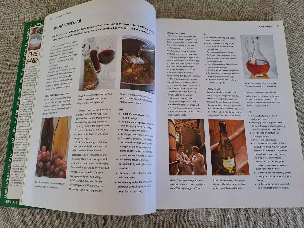 The Vinegar and Oil Bible - 1001 Uses for Vinegar and Oil in the Kitchen, Bathroom, Bedroom & Garden