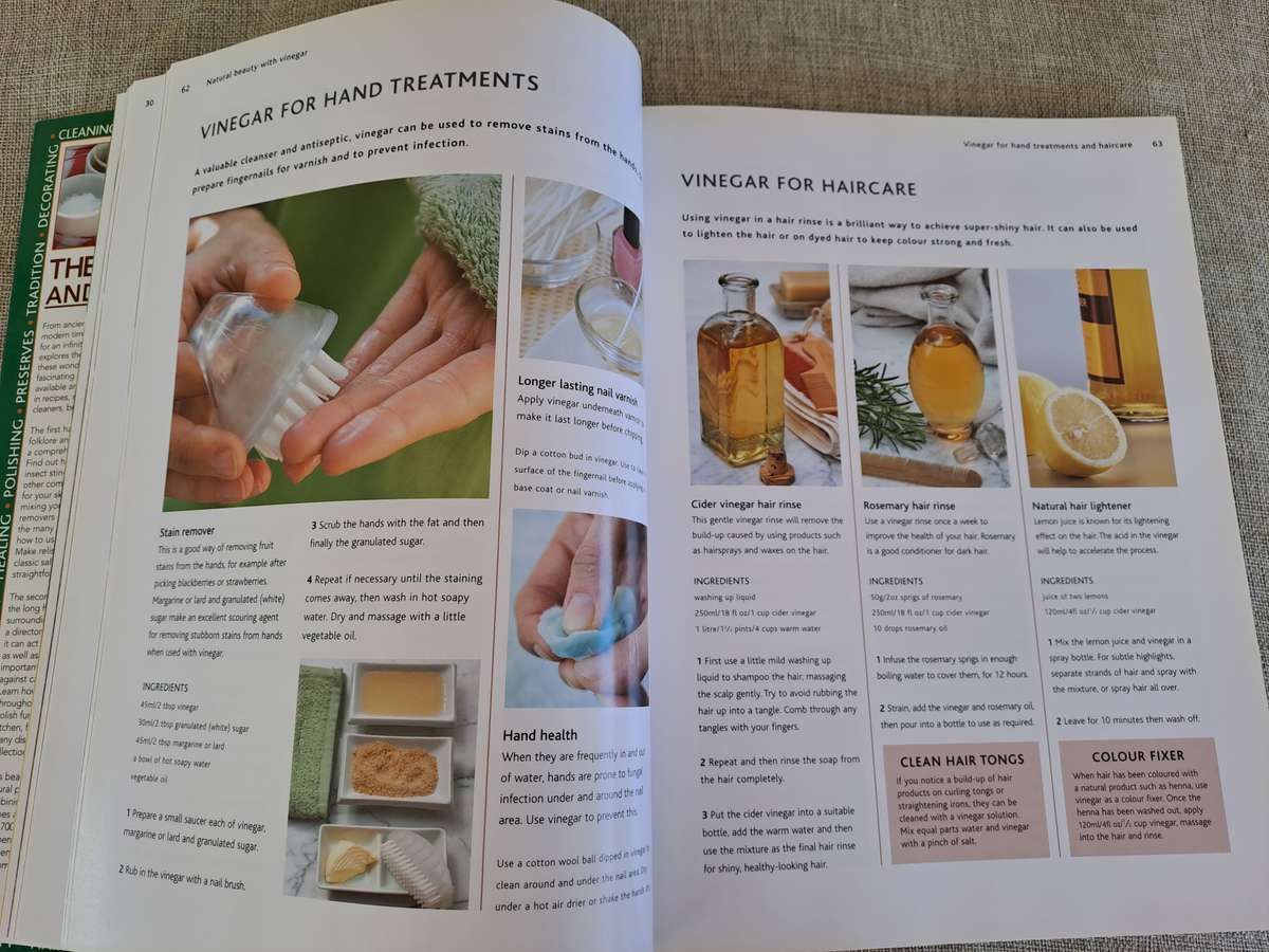 The Vinegar and Oil Bible - 1001 Uses for Vinegar and Oil in the Kitchen, Bathroom, Bedroom & Garden