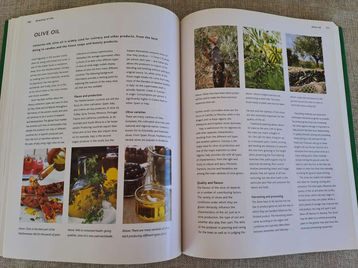 The Vinegar and Oil Bible - 1001 Uses for Vinegar and Oil in the Kitchen, Bathroom, Bedroom & Garden