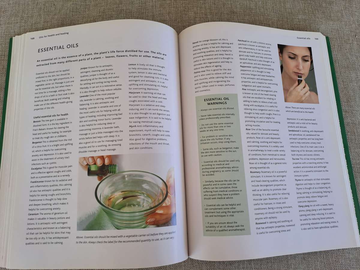 The Vinegar and Oil Bible - 1001 Uses for Vinegar and Oil in the Kitchen, Bathroom, Bedroom & Garden