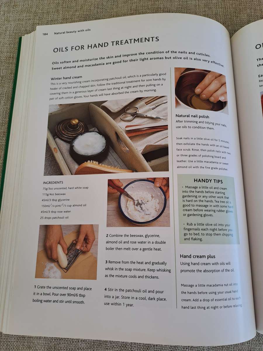 The Vinegar and Oil Bible - 1001 Uses for Vinegar and Oil in the Kitchen, Bathroom, Bedroom & Garden