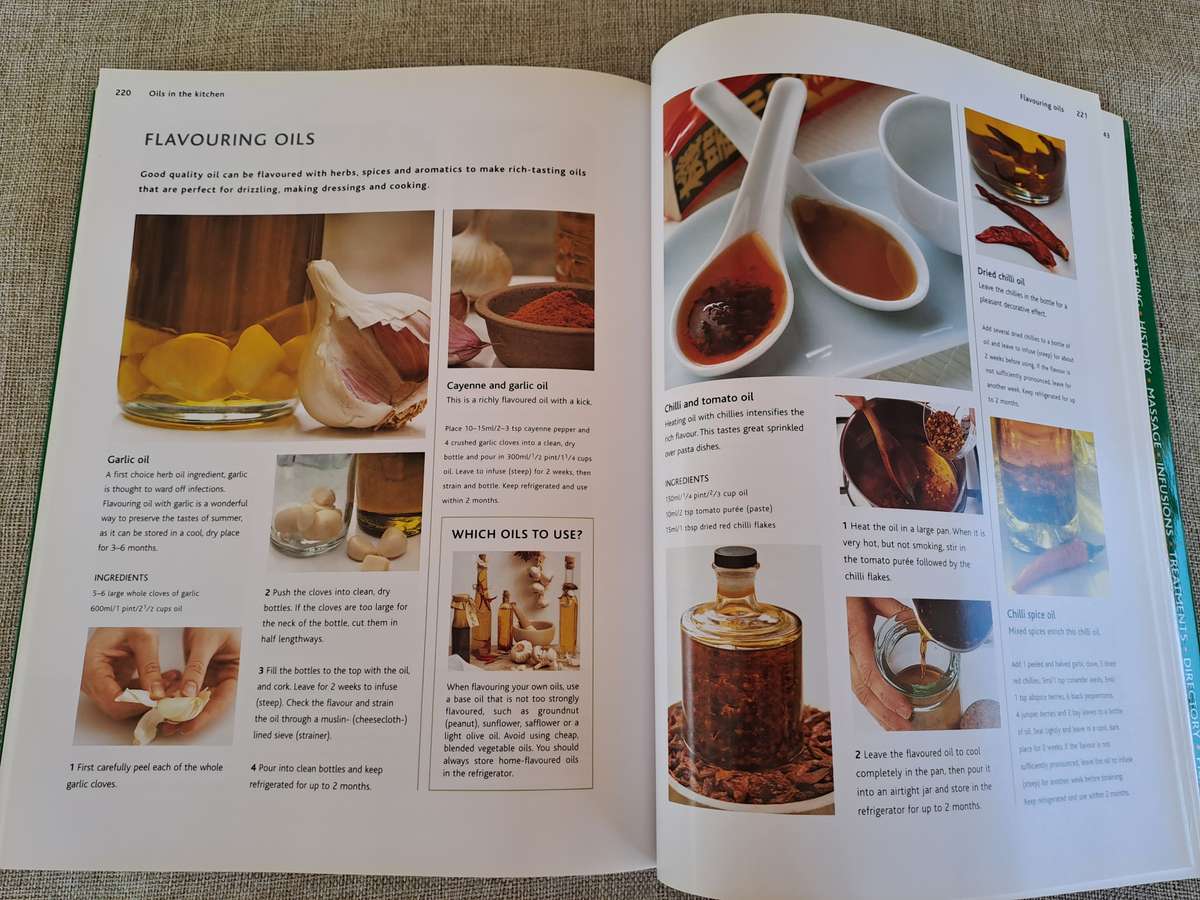 The Vinegar and Oil Bible - 1001 Uses for Vinegar and Oil in the Kitchen, Bathroom, Bedroom & Garden