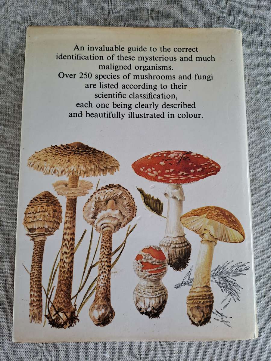 The Hamlyn Book of Mushrooms and Fungi