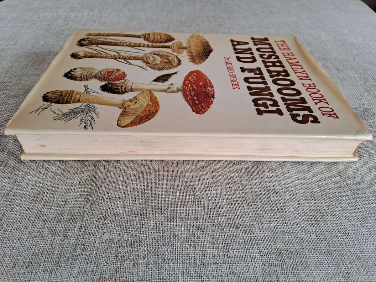 The Hamlyn Book of Mushrooms and Fungi
