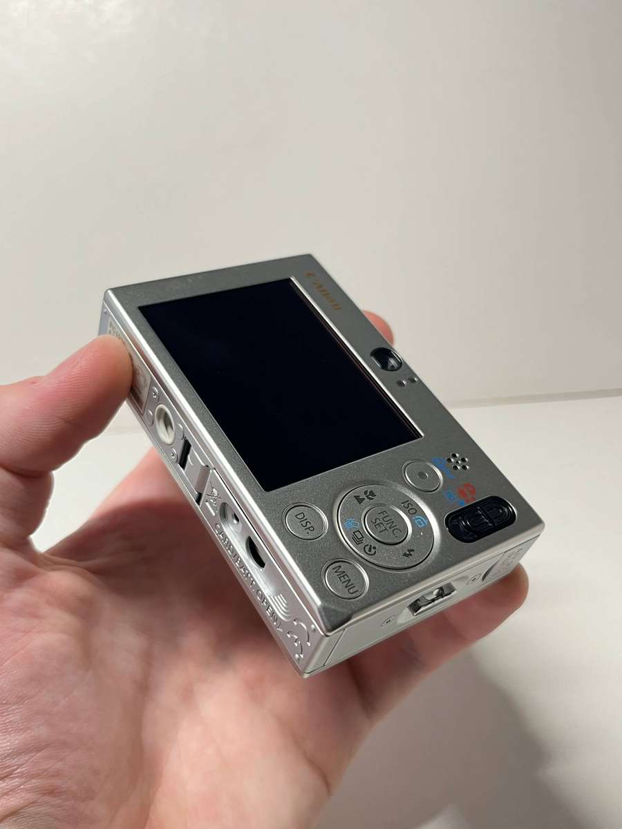 Canon IXUS 70 Digital Camera