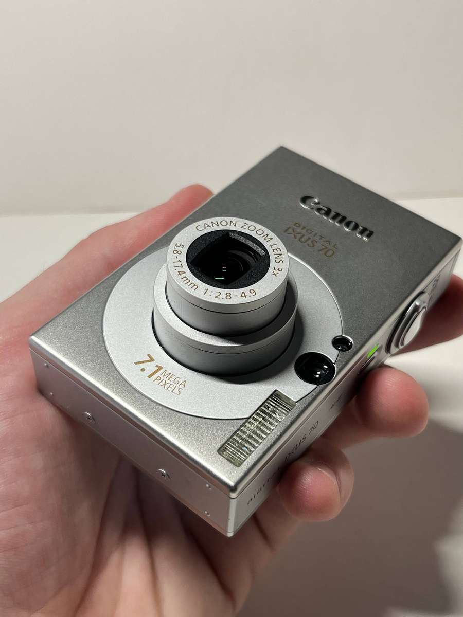 Canon IXUS 70 Digital Camera