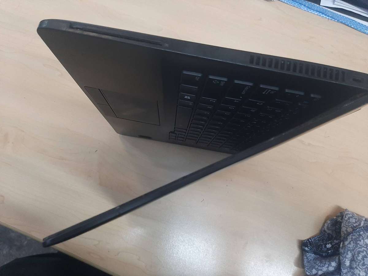 Dell i7-6600U 2.6Ghz, 255 ssd, 8gb ddr4, Windows 10, office pro