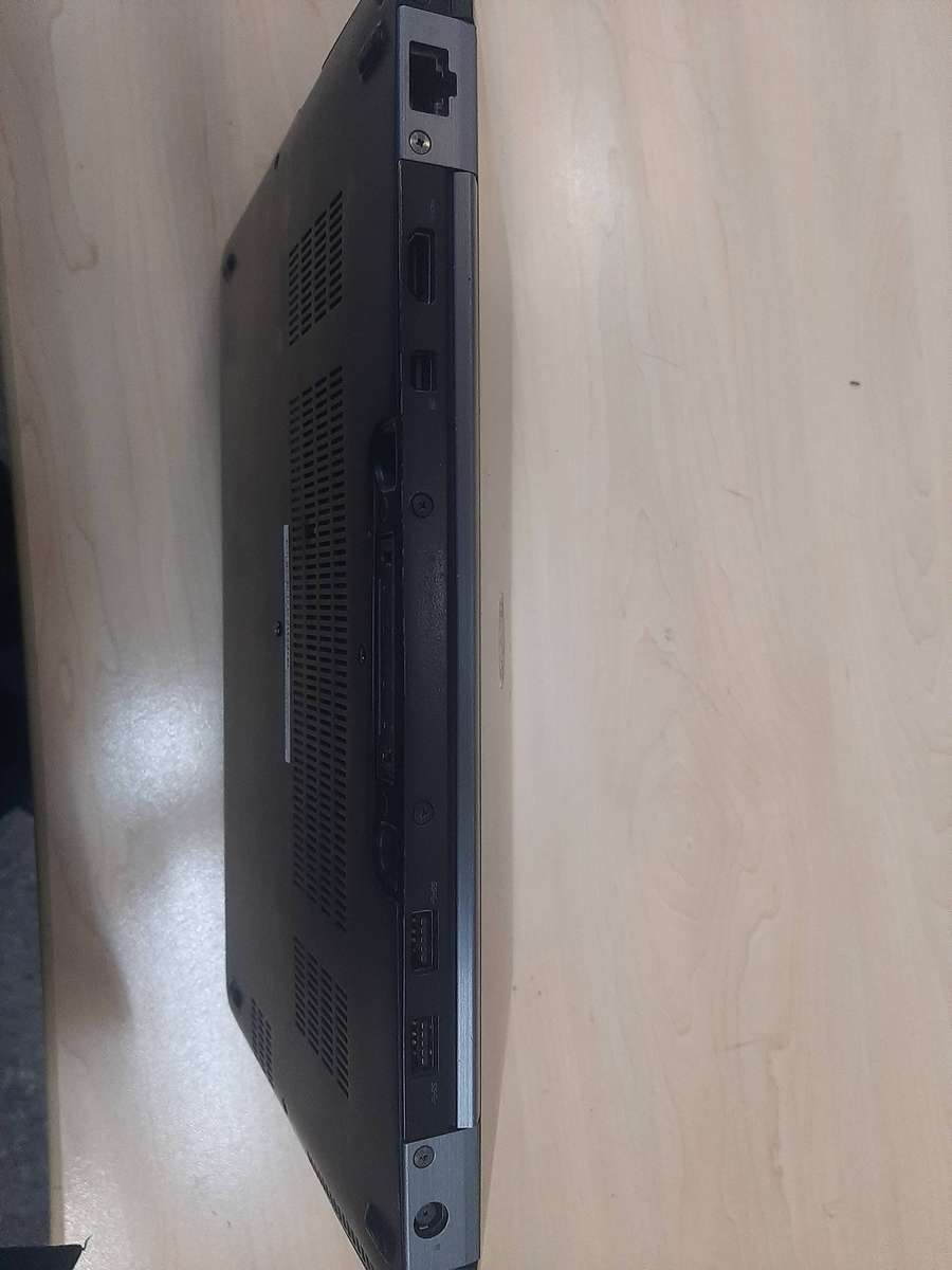 Dell i7-6600U 2.6Ghz, 255 ssd, 8gb ddr4, Windows 10, office pro