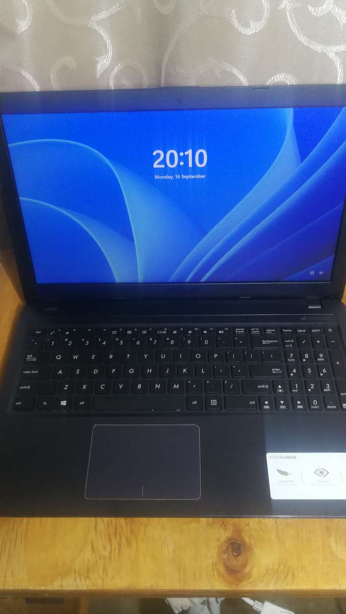 Asus X543U i7 8gen, 1Tb hdd, 8gb ram windows 11