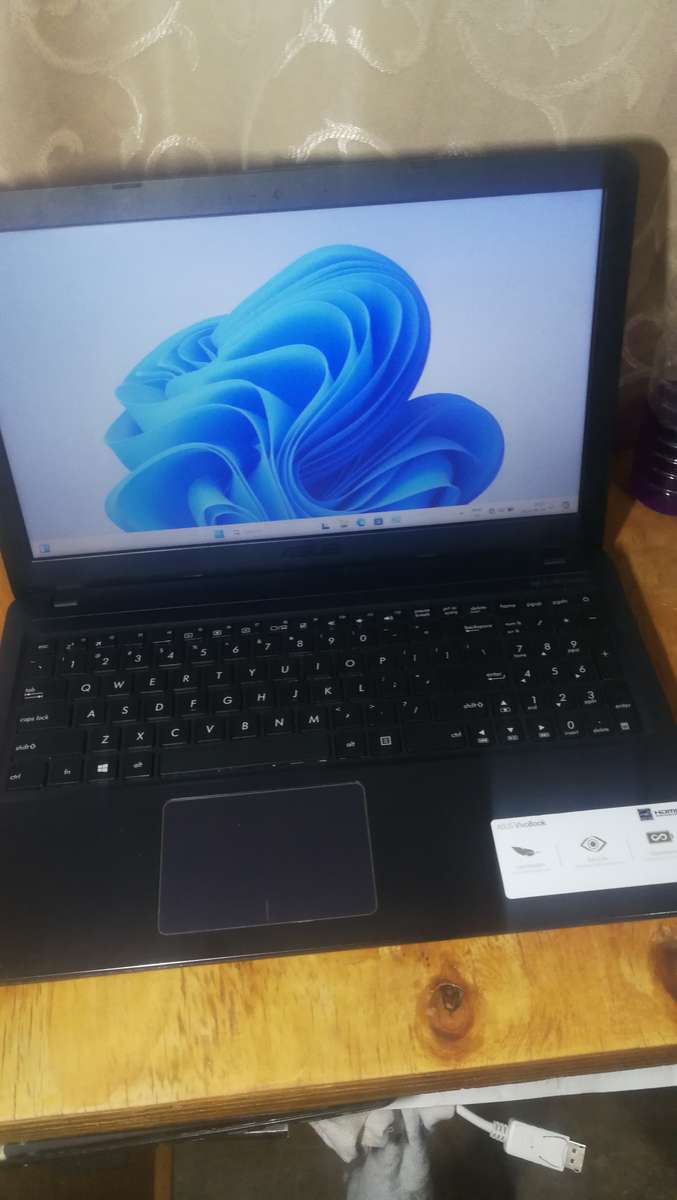 Asus X543U i7 8gen, 1Tb hdd, 8gb ram windows 11