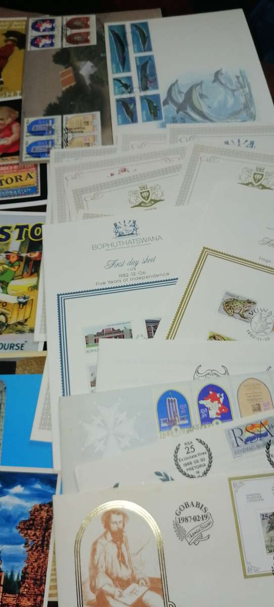 LARGE STAMPS COLLECTION, LOTS OF STAMPS, STAMPS ON ALBUM PAGES, MANY COVERS, SHEETS, FDC ECT