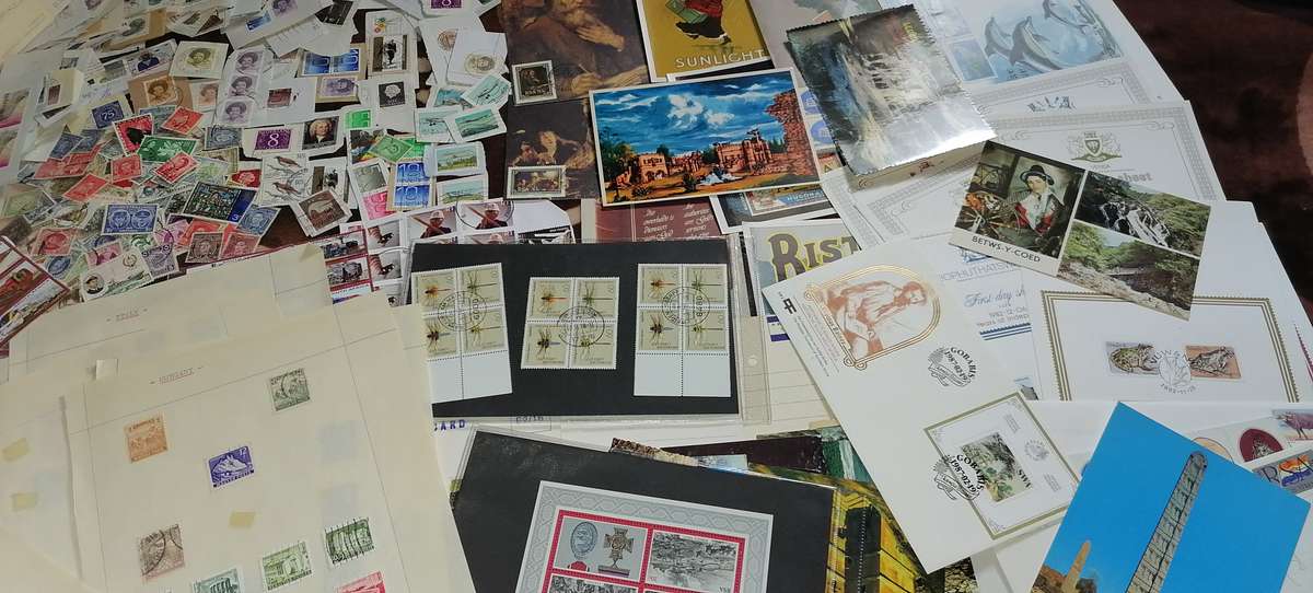 LARGE STAMPS COLLECTION, LOTS OF STAMPS, STAMPS ON ALBUM PAGES, MANY COVERS, SHEETS, FDC ECT