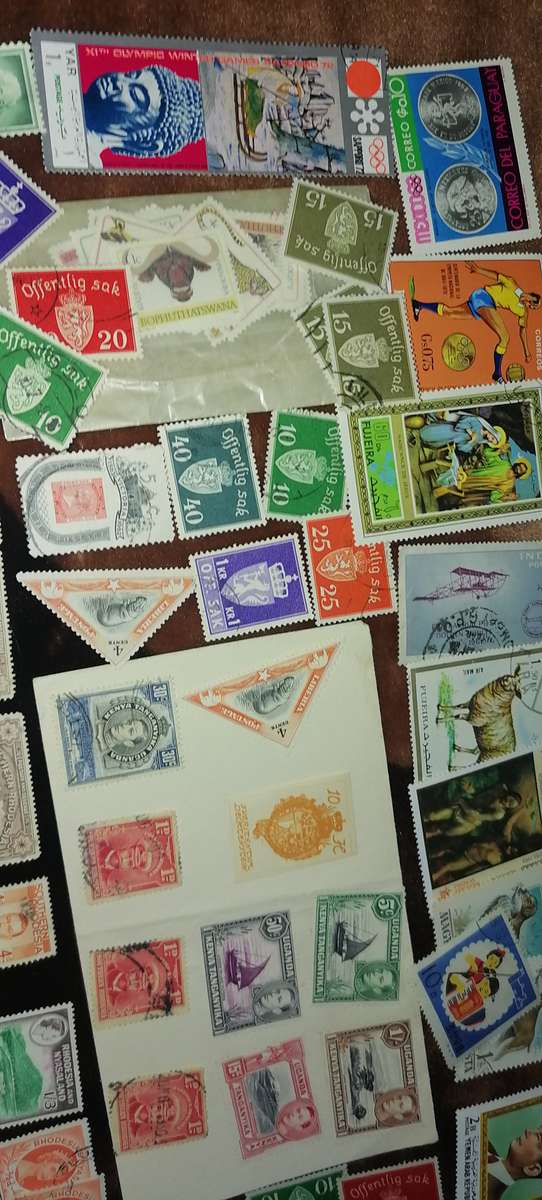 200 x various world stamps - Nice selection, some thematics and some old stamps noted