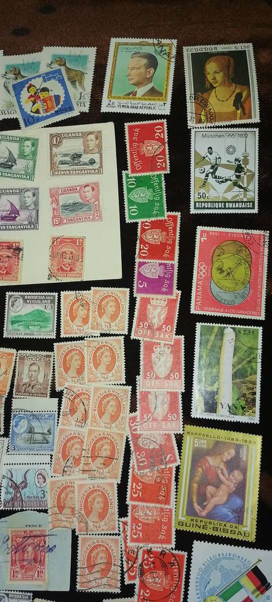 200 x various world stamps - Nice selection, some thematics and some old stamps noted