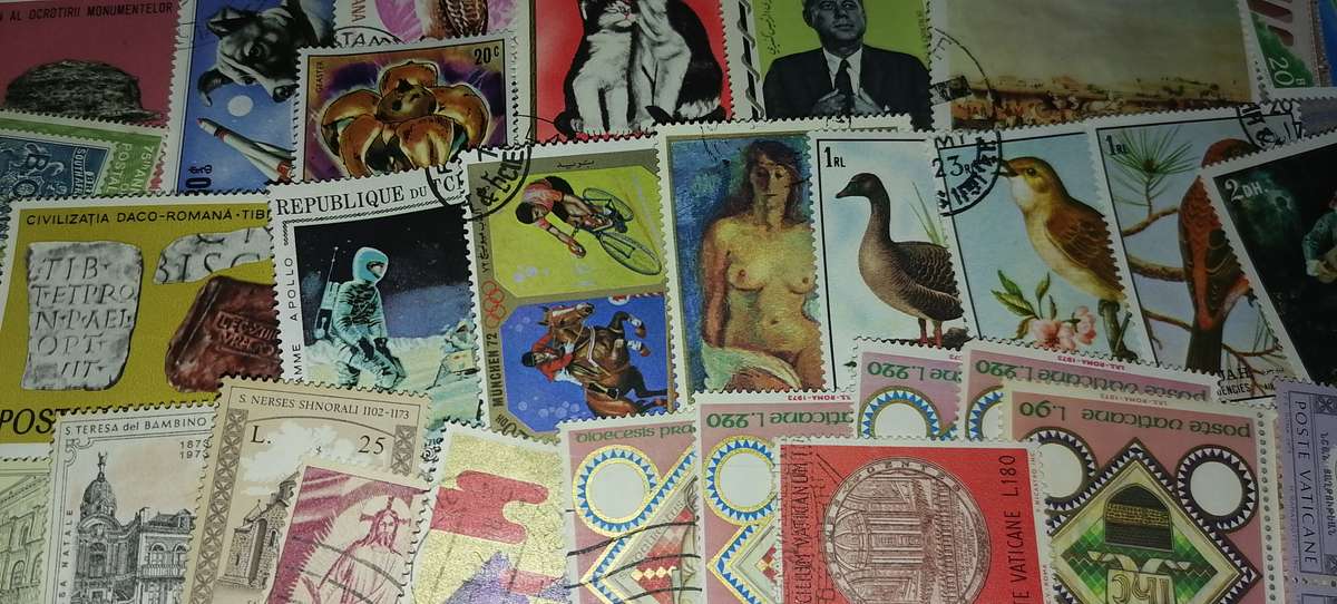 200 x Thematic stamps - good variety