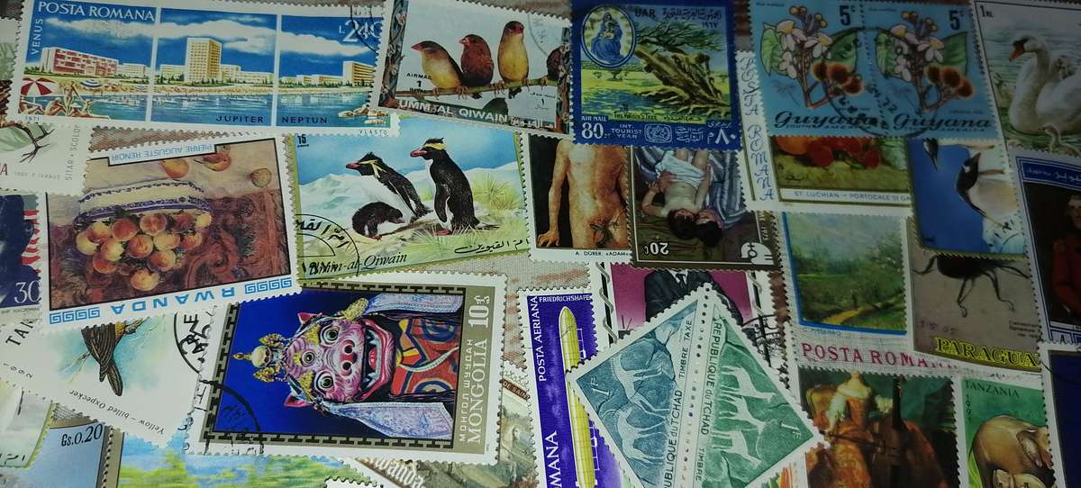 200 x Thematic stamps - good variety