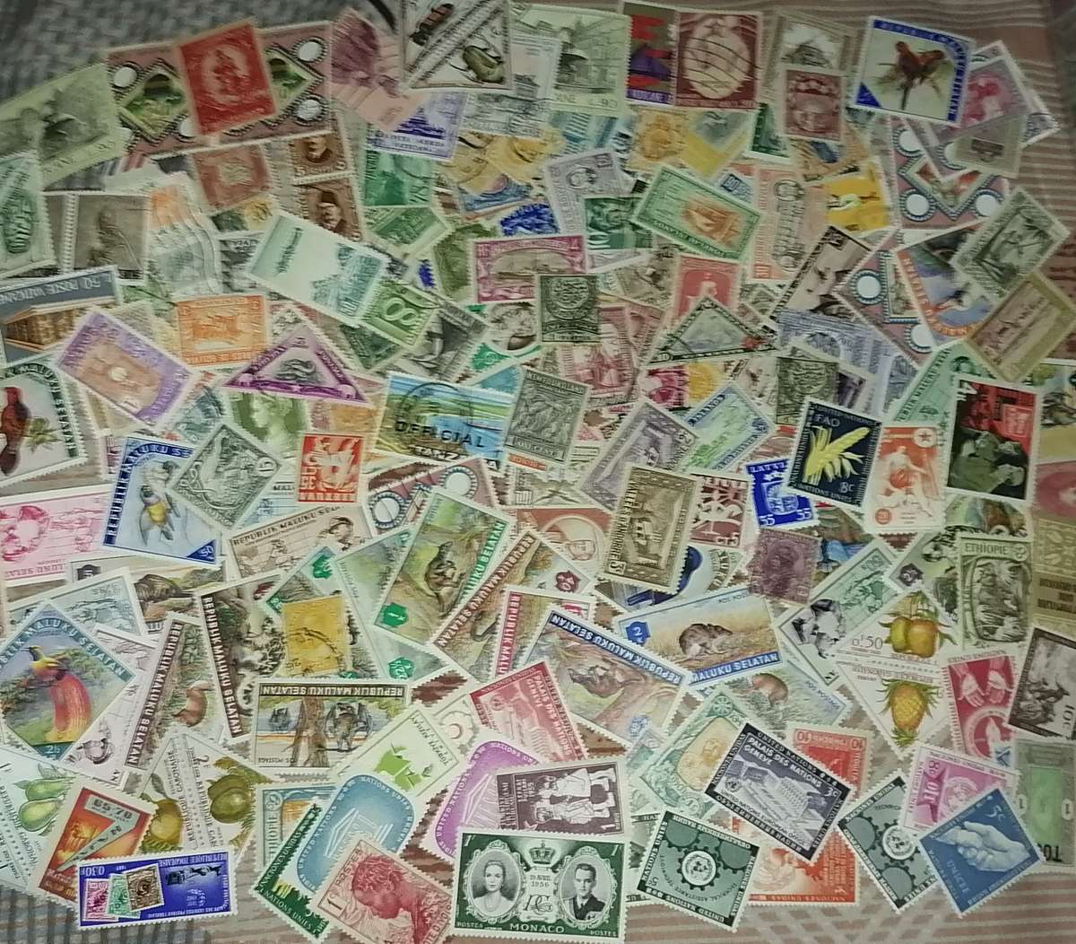 500 X Beautiful old STAMPS