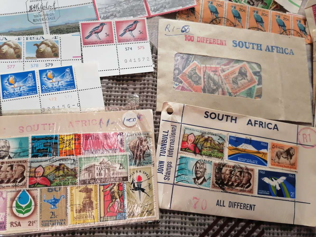 Large South African stamps Collection with many 100's of stamps - NICE COLLECTION