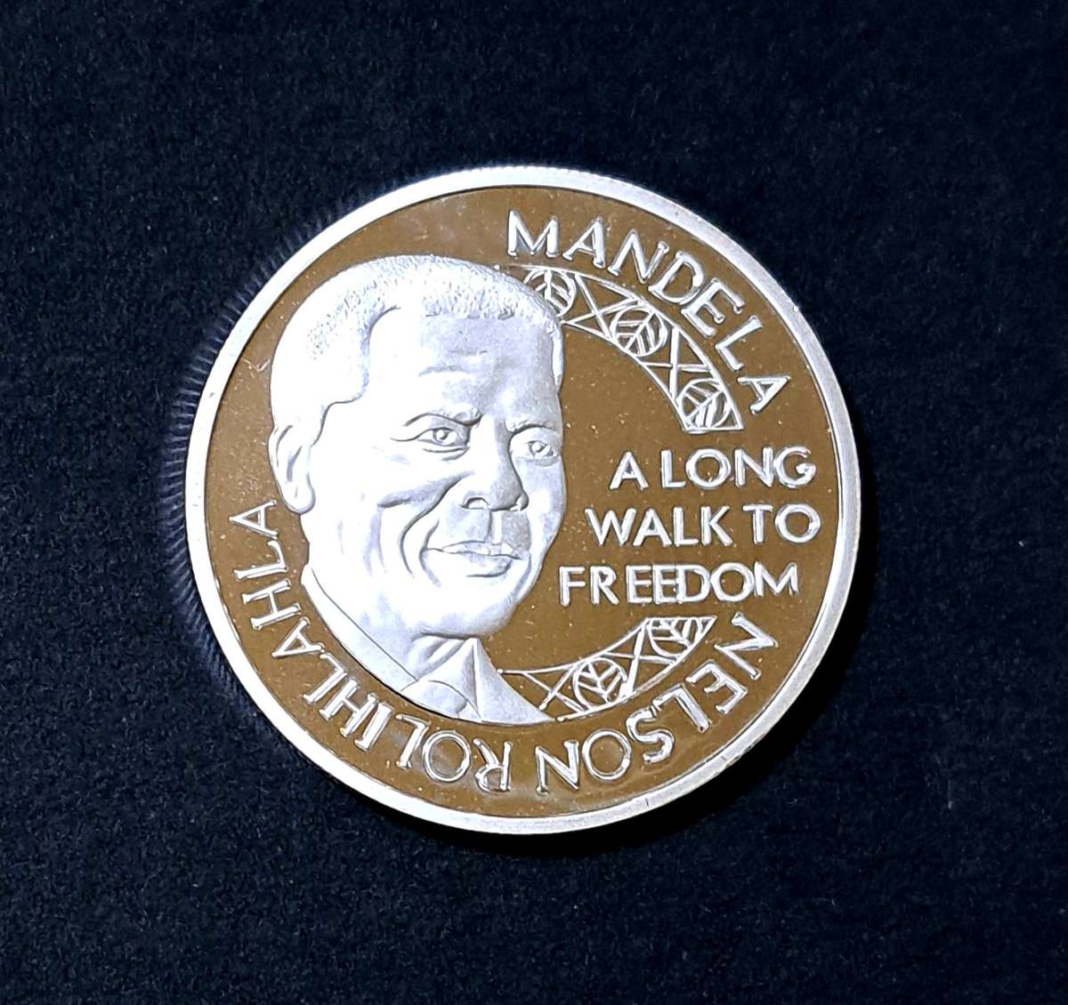 MANDELA * A LONG WORK TO FREEDOM *( NOBEL PEACE PRIZE 1993 ) CROWN SIZE .999 SILVER PLATED.